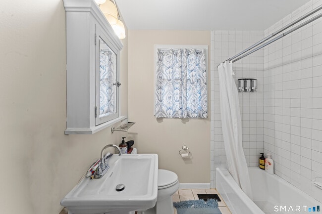 Building Photo - 1 Hawthorne Cove