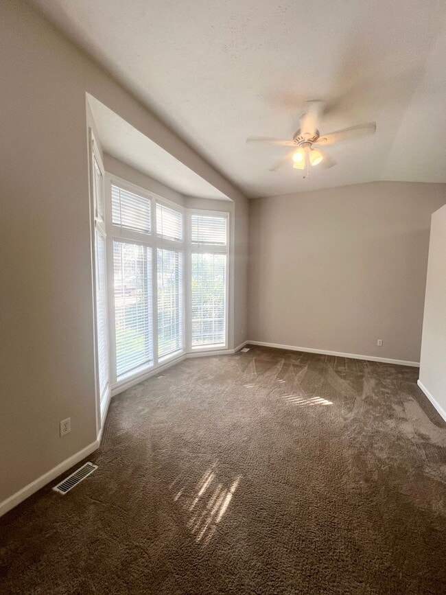 Building Photo - Suncrest Rental!