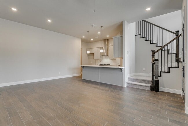 Building Photo - 2225 Apex Dr