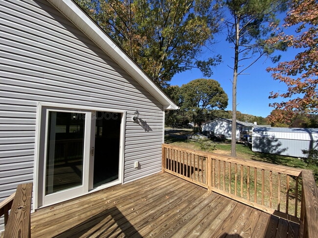 Building Photo - 77 Lakeview Dr
