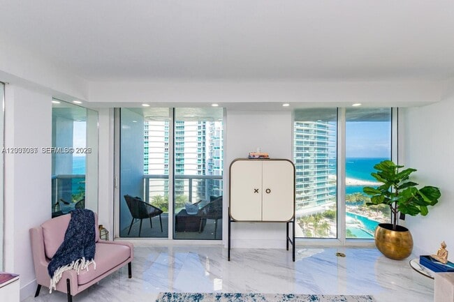 Building Photo - 10275 Collins Ave