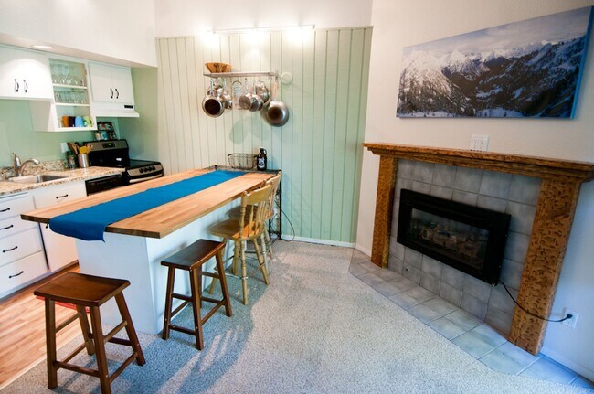 Building Photo - Mt. Bachelor Village Condo #207