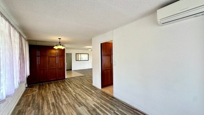 Building Photo - Available NOW - 3 Bedroom, 2 Bath, with a ...