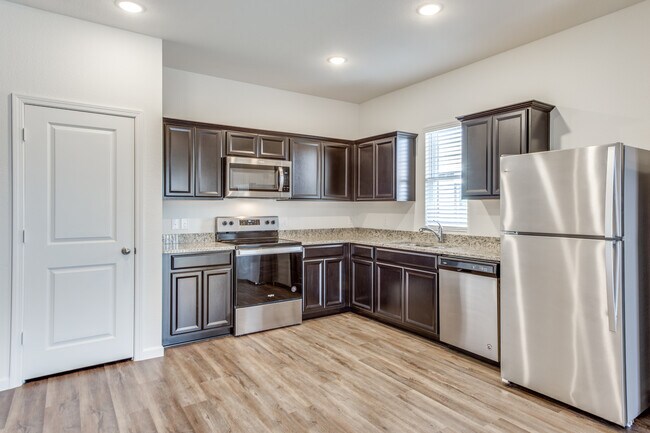 Building Photo - 1819 Wolf Run