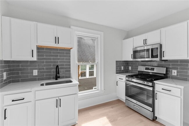 Building Photo - 26 Rowley St