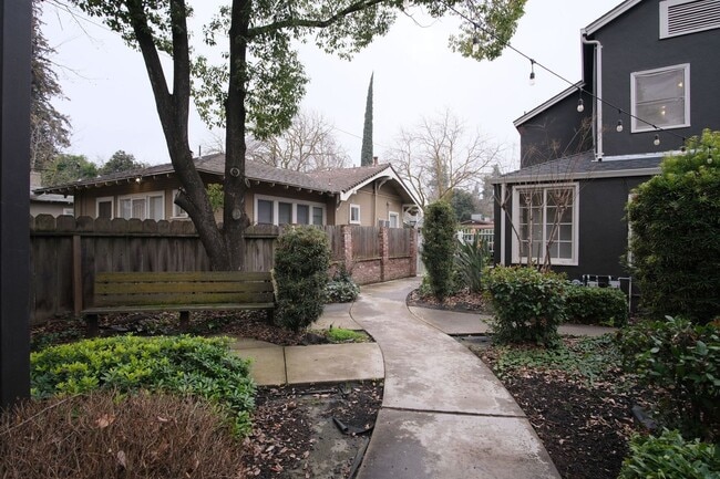 Building Photo - 424 Sycamore Ave