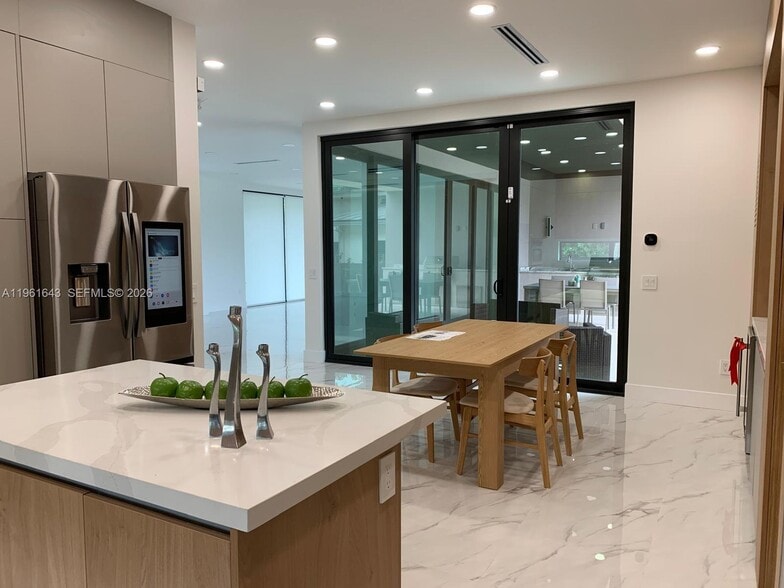 Building Photo - 1700 NE 18th St