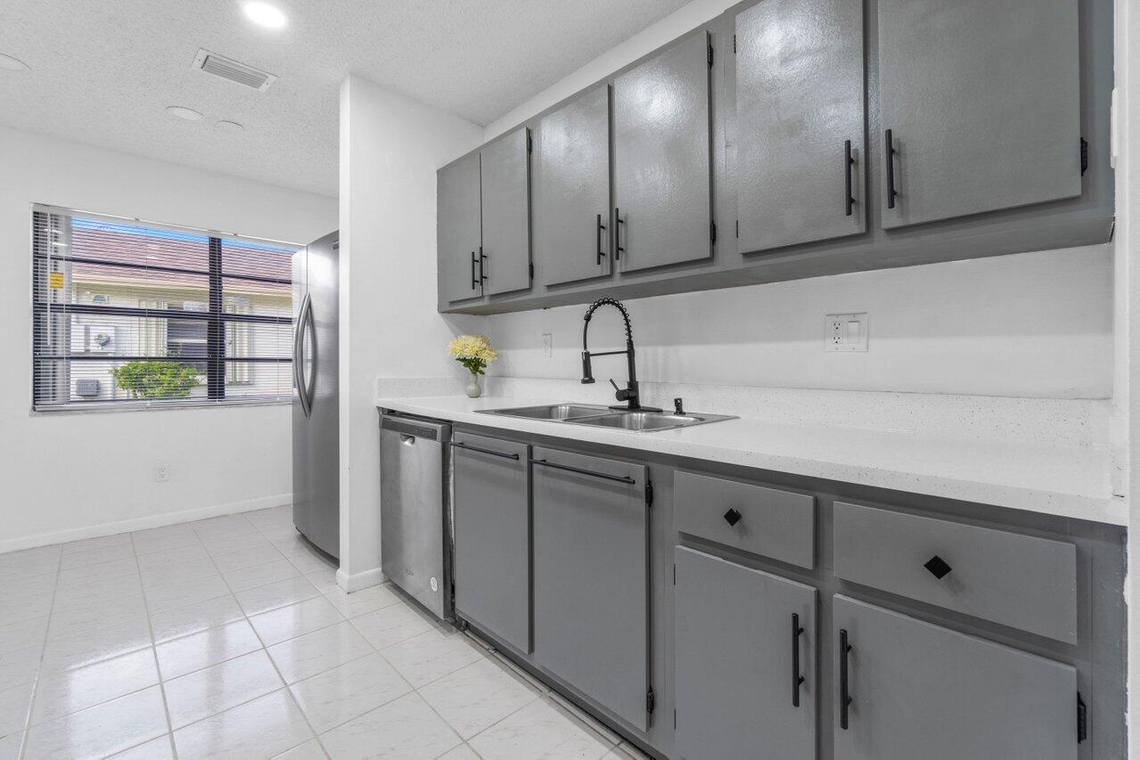 Building Photo - 1620 Granfern Ave