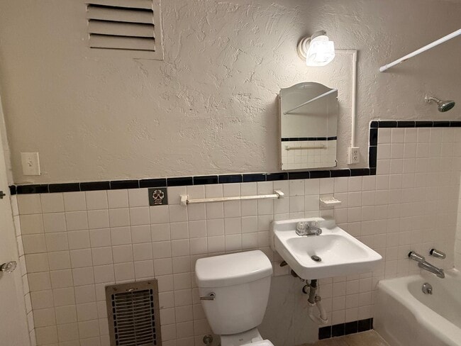 Building Photo - Historic Plaza District Apartment | Walkable Location & Classic Character