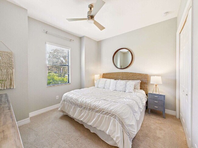 Building Photo - SEASONAL RENTAL – Available November throu...