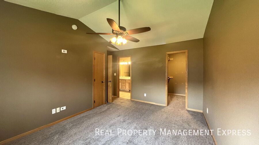 Building Photo - 4 Bedroom 2 Bathroom Home for Rent