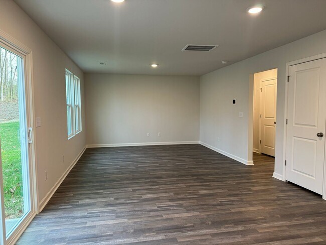 Building Photo - Newer 4BR 2.5BA Home!