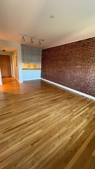 Primary Photo - 5 Appleton St