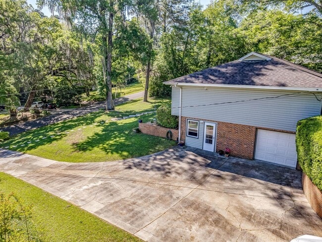 Building Photo - 3212 Springdale Dr