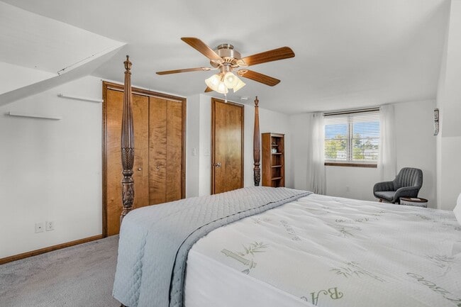 Building Photo - 5457 Warren St