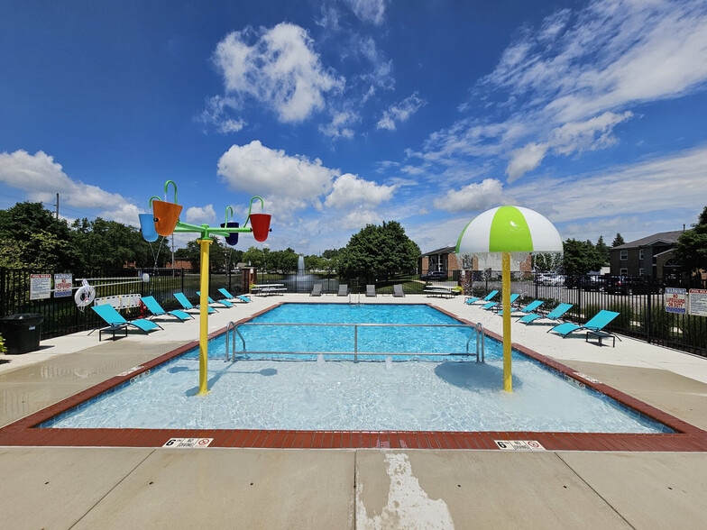 Primary Photo - Windridge Village Apartments