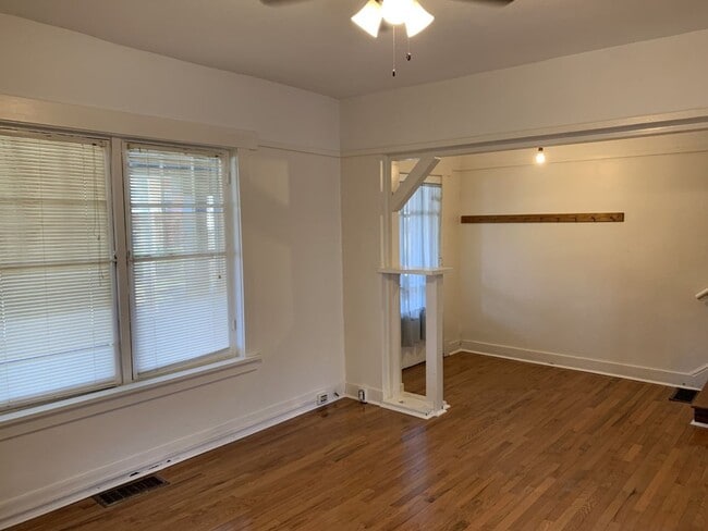 Building Photo - Great Morningside Row House with Front Porch!