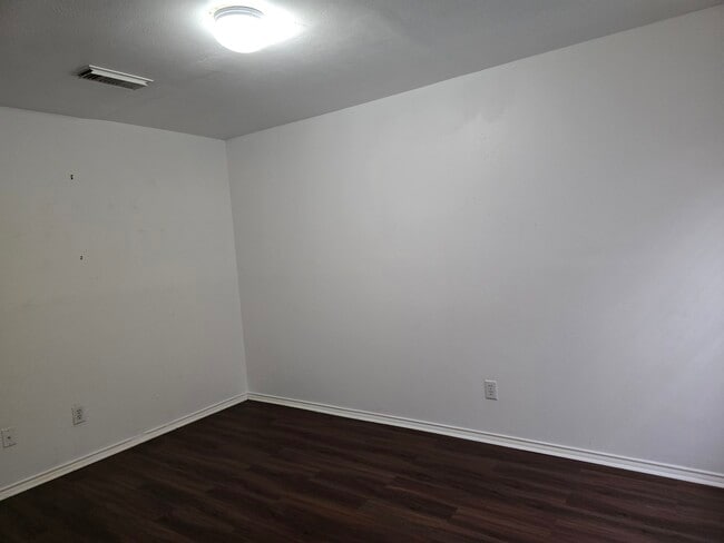 Building Photo - 2910 Plum Lake Dr