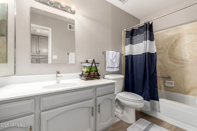 Building Photo - 3407 N Pleasant Dr