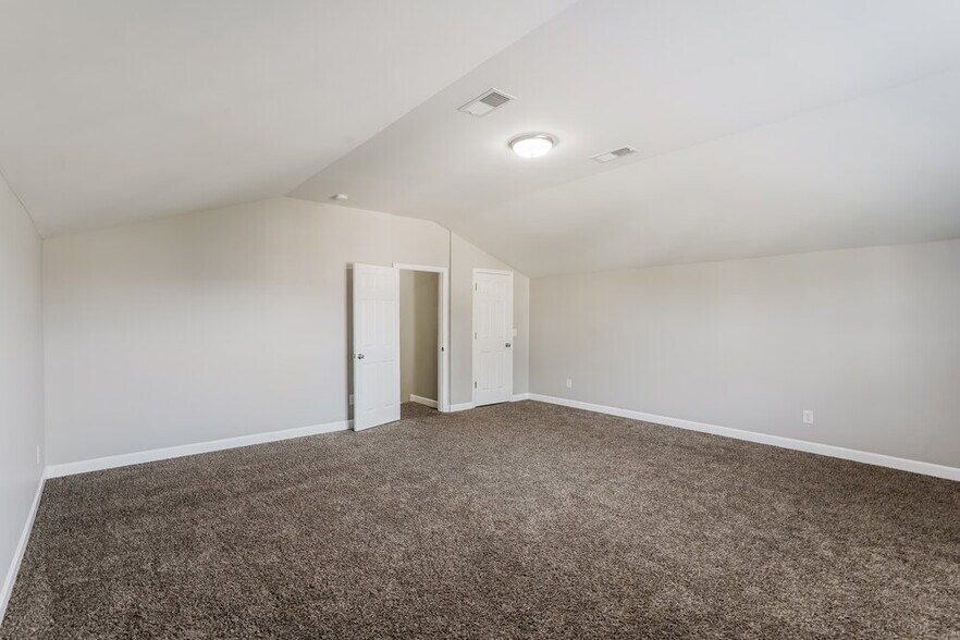 Building Photo - 2513 Skyfalls Way