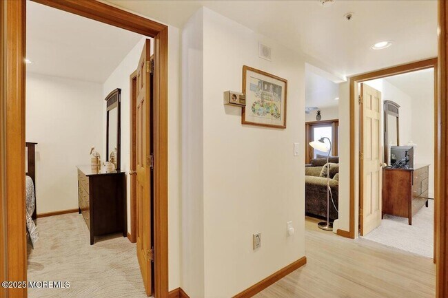 Building Photo - 8 Ortley Ave