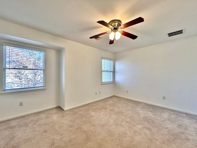 Building Photo - Charming 2-bedroom, 2.5-bathroom home at The Arbors at Riverside