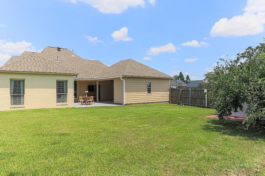 Building Photo - 10336 Springrose Ave