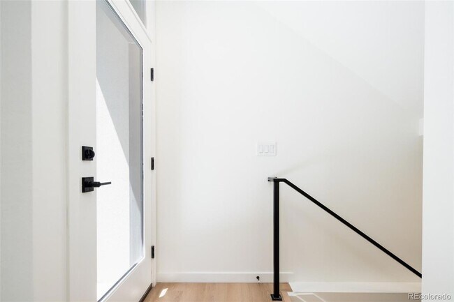 Building Photo - 267 S Jackson St