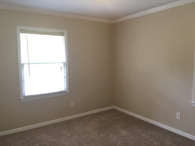 Building Photo - CLOSE TO THE UNIVERSITY OF SOUTH ALABAMA A...
