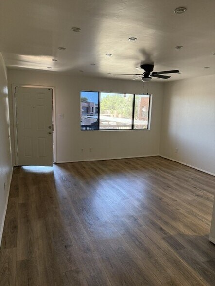 Building Photo - 3810 N Maryvale Pky