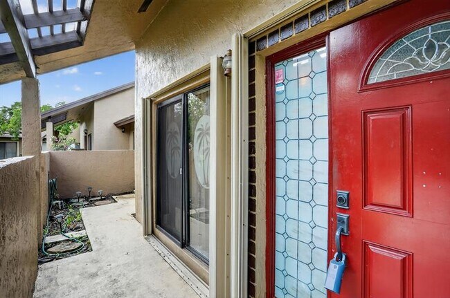 Building Photo - 2242 NW 39th Ave