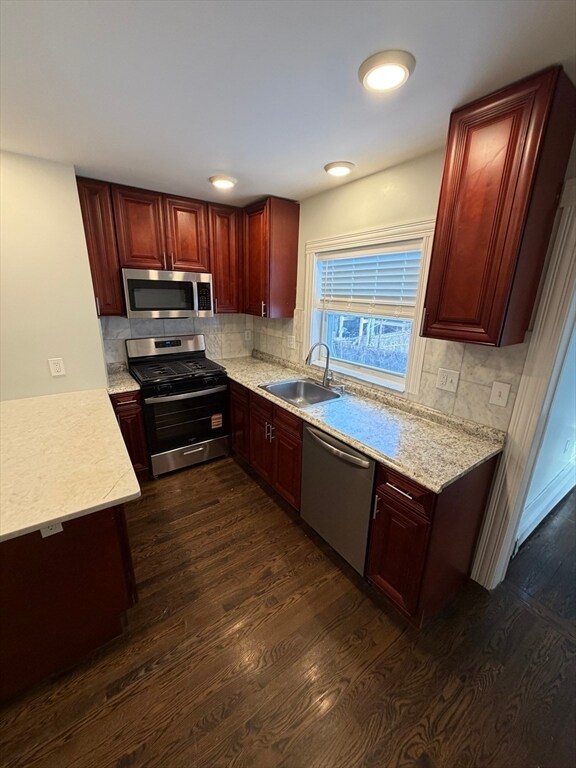 Building Photo - 83 Chelsea St