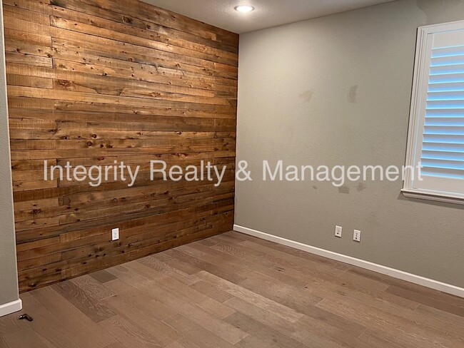 Building Photo - 1612 Castle Creek Cir
