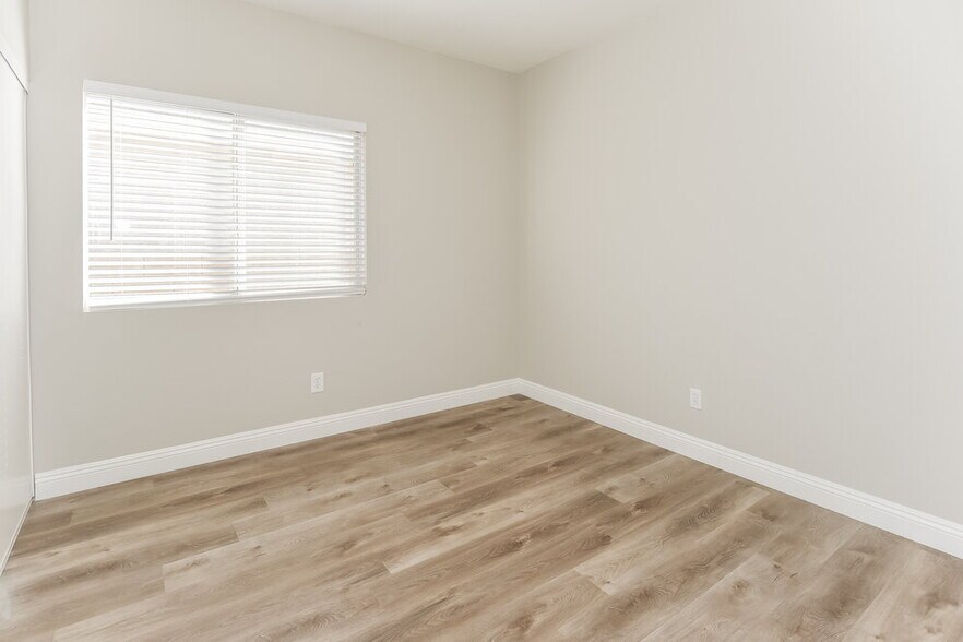 Building Photo - 2519 Hollow Oak Ave