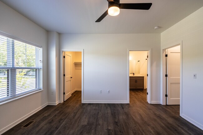 Building Photo - 1920 Edwards St