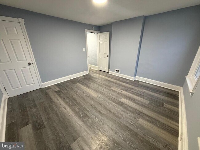 Building Photo - 363 E Airy St