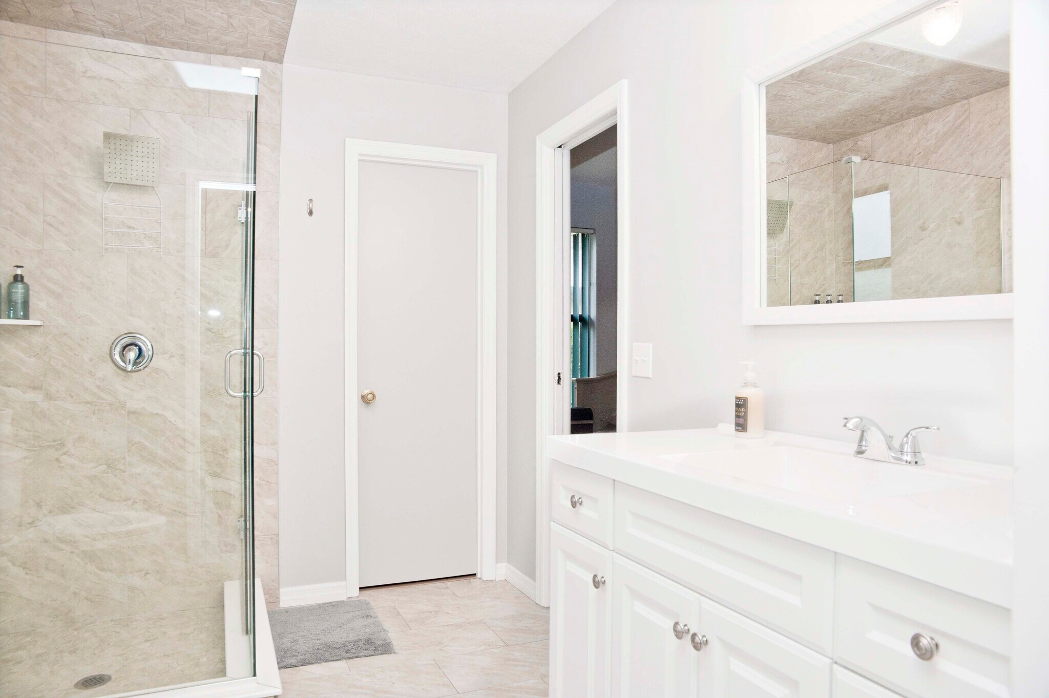 Building Photo - 722 SE Thanksgiving Ave