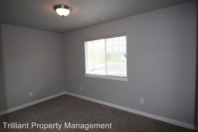 Building Photo - 1520-1580 Gabriela Ct NE