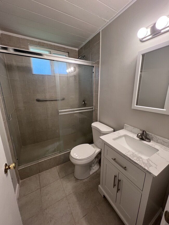 Building Photo - 206 Anderson Ave