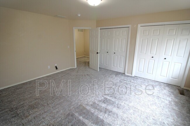 Building Photo - 633 W Idaho Ave