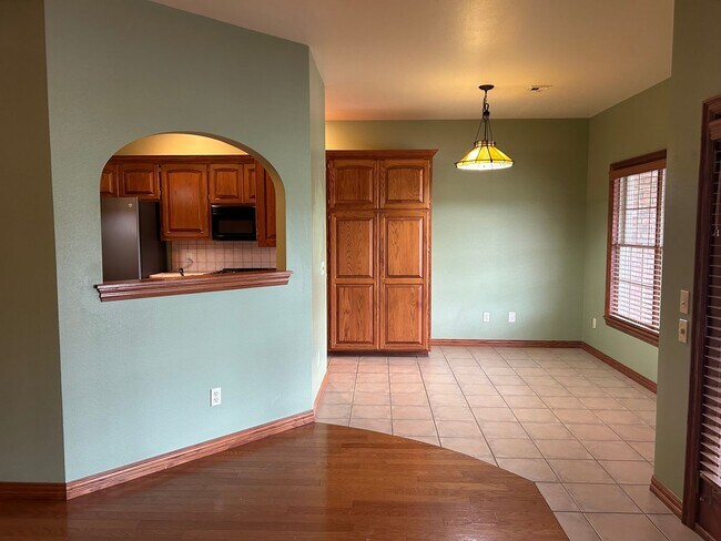 Building Photo - Spacious 3BR/3BA Home in Cave Springs with Pool