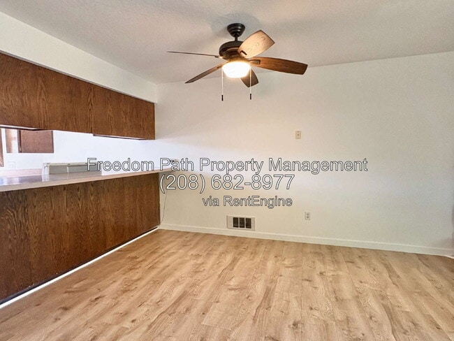 Building Photo - 2753 Fairway Dr