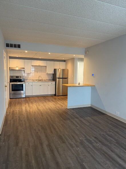 Building Photo - 29W543 Batavia Rd