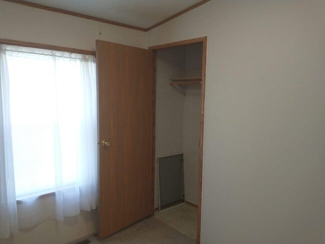 Building Photo - 5420 S View Rd