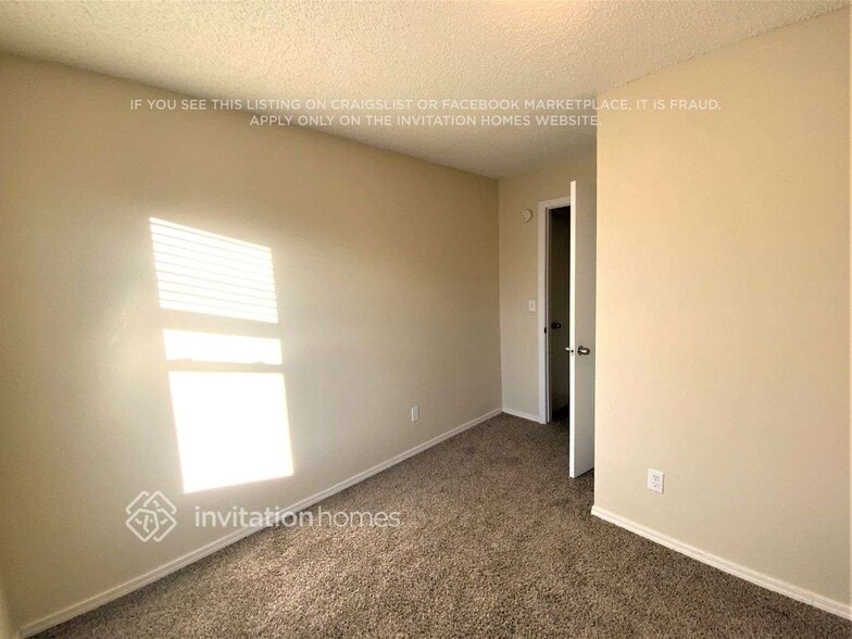 Building Photo - 2690 Ridge Dr