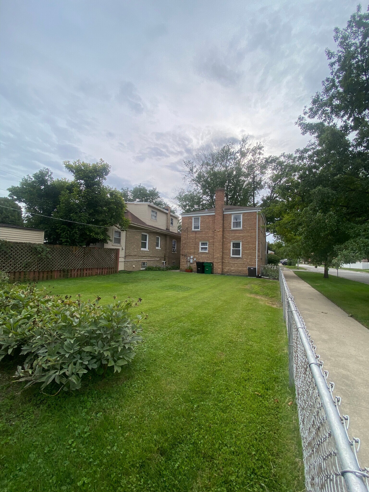 Building Photo - 735 Hull Ave