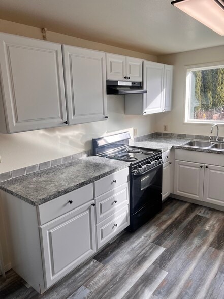 Building Photo - 530 Front St