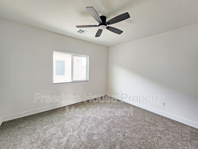 Building Photo - 1340 Arrowhead St