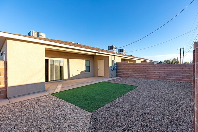 Building Photo - Fully Furnished