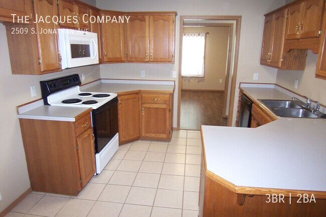 Building Photo - 2509 S Jonathan Ave